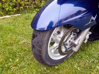 Suzuki Burgman 400i - 16