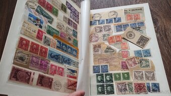 Album se známkami červený - 16