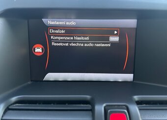 VOLVO XC60 2.4D5 R-DESIGN 151KW 4x4 AUT-NAVI-KUŽE-TAŽNÉ-XENO - 16