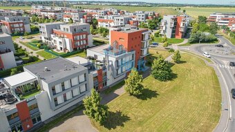 Prostorný a světlý byt 3+kk s obrovskou terasou, balkónem, p - 16