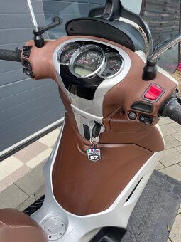Piaggio Beverly 300 i.e. rok 2016 - 16
