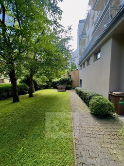 Pronájem jedinečného bytu 2+1, 85 m2 - Praha - Břevnov - 16