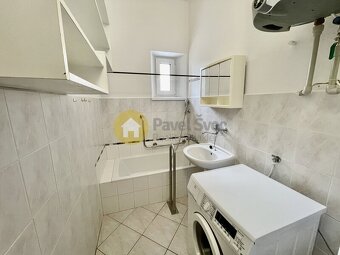 Prodej prostorného byt 2+1, balkon, komora, sklep, Strakonic - 16