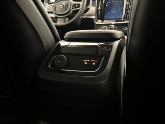 Volvo V90 Recharge T6 AWD Inscription mod 2022 - 16