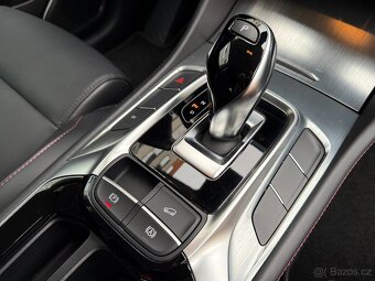 MG EHS PHEV Luxury 1.5 190kW AUT. 24tkm Ambient Press&Drive - 16