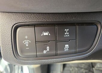 Hyundai Santa Fe 2.4-1.MAJITEL-4X4-AUT-TAŽNÉ 2t - 16