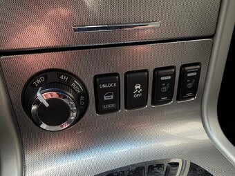 Nissan Navara 3,0 DCi V6 4WD/automat/35 tkm - 16