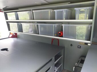 Prodám obytný vůz VW T5 long verze pro 2 osoby - 16