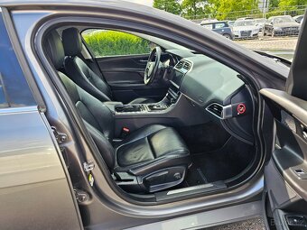 JAGUAR XE 2019 2.0D 132kW,VÝHŘEVY,NAVI,TEMPOMAT,SERVISKA - 16