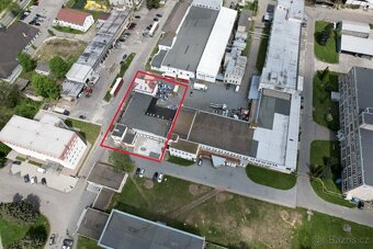 Prodej skladového prostoru 1.751m2 s vilou pro ubytování v H - 16