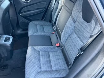 Volvo XC60 B4 AWD DIESEL CORE PLUS AUTOMAT / 2023, ČR / - 16