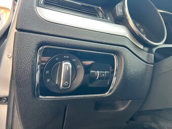 ŠKODA SUPERB COMBI 2.0TDI 125 KW ELEGANCE TOP STAV BEZ KOSME - 16