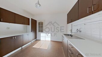 Prodej vícegeneračního domu 204 m2 se zahradou 611 m2 - Prah - 16