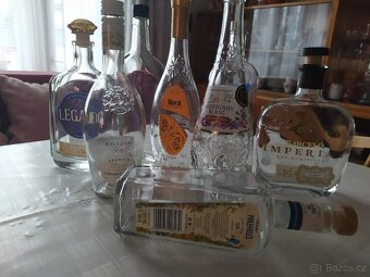 láhve 0,5l a 1lt s uzávěrem, plucky (placatky) 0,2l - 16