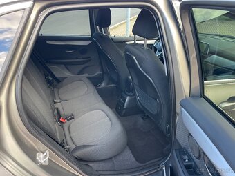 BMW 218i ACTIVE TOURER 100kW-2014-126.852KM-NAVI,VÝHŘEV,AC- - 16