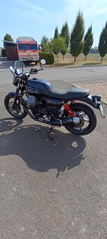 Moto Guzzi V7 Stone Special Edition 2023 - 16