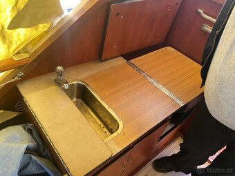 Motorova kajutova lod Windy24 - pěkný stav - 16