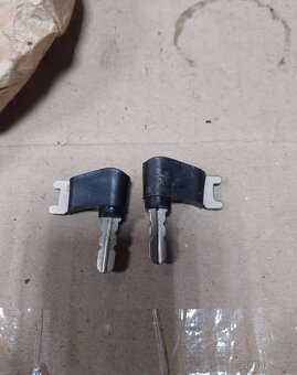 Motor výrobní štítek klíček spínač brzdového světla - 16