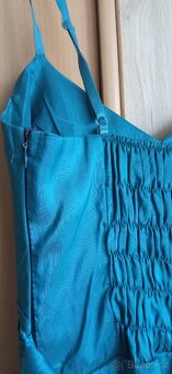 RŮZNÉ ŠATY VÝBĚR V GALERII KUS 50KČ - 16