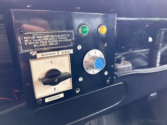 Prodám Land Rover 109 Series III - 16