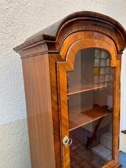 Barokní komoda s vitrínou - originál. - 16