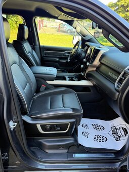 Dodge RAM 1500 5.7 V8 HEMI—2019–Laramie—kůže—velký displej— - 16