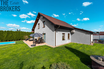 Prodej rodinného domu s novou fasádou, 6+kk, pozemek 956 m2, - 16