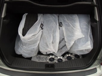 Ford C-MAX 1.8i TITANIUM - 16