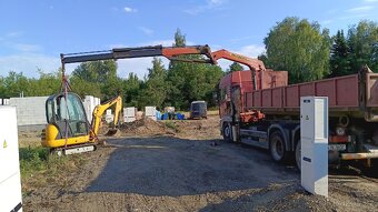Přeprava, manipulace s hydraulickou rukou a kontejnerem. - 16