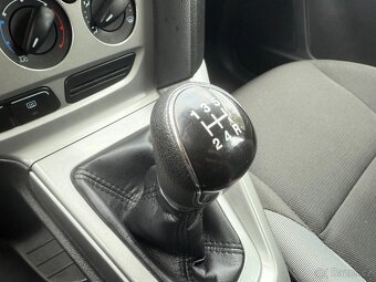 Ford Focus MK3 1.6i Benzín 77kw 2012 Serviska Nová STK DOVOZ - 16