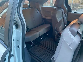 TOYOTA SIENNA HYBRID  (rezervace) - 16