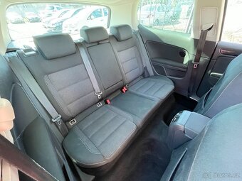VW Golf 1.6 MPi Senzory, ALU, Výhřev Sedadel - 16