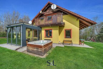 Rodinný dům s rozlehlým pozemkem určeným k výstavbě a vlastn - 16
