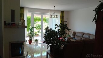 Dvougenerační RD se zahradou - 16