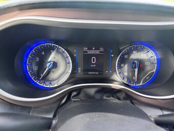 Chrysler Pacifica 3,6 RU Touring L 8 míst 2017 - 16