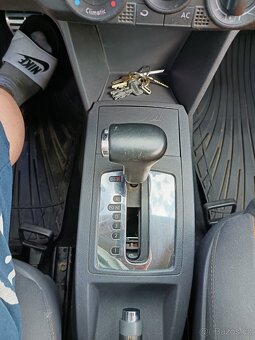 VOLKSWAGEN POLO CROSS 1.4 I - 55 kW - AUTOMATICKÁ PŘEVODOVKA - 16