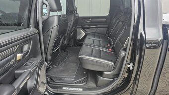 Dodge Ram 1500 Limited Black Head-up pneumatika - 16