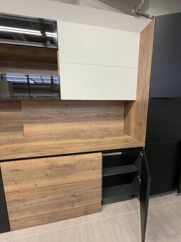 Prodám NOVOU černou kuchyň Plzeň DTD Egger U899 - 16