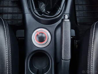 Peugeot 4007 2,2 HDi 4x4, 7 míst - 16