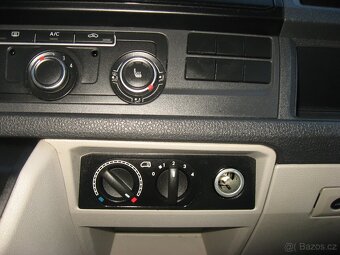 Volkswagen Transporter 2.0TDI 150PS L2H1 Kombi-9 - 16