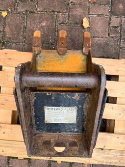 Bagřík KOMATSU PC16R-3HS - 16