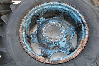 Zetor 6911 7011 zadní kola pneu barum 16,9-28 vzorek 50% - 16