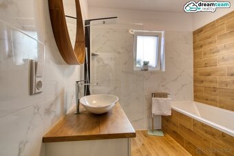 Sympatický bungalov 4+kk s moderním designem - 3 ložnice, te - 16