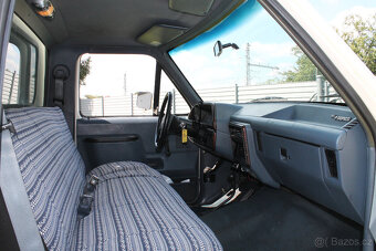 1990 Ford F250 4WD 302 V8, velmi pěkný orig. stav, DPH - 16