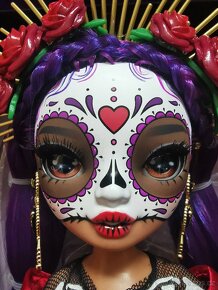 MGA Rainbow High Díos de Muertos Maria Garcia - 16