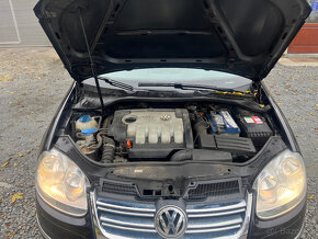 VOLKSWAGEN GOLF VARIANT  1,9 TDi  77 Kw  DSG AKCE - 16