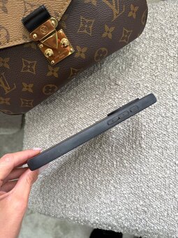 kryt na iPhone 16pro max Louis Vuitton - originál - 16