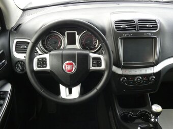 Fiat Freemont 2.0 MJT, alu 19, kůže - 16