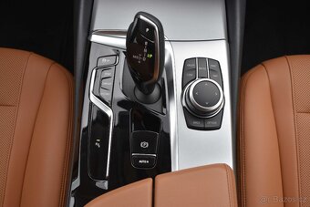 BMW 530i xDrive 2xPNEU DPH ČR 1.MAJITEL - 16