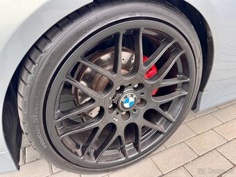 BMW e90 325i MANUÁL SPORTSITZE XENONY - 16